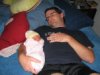 Rosemary durmiendo en paz con su papa