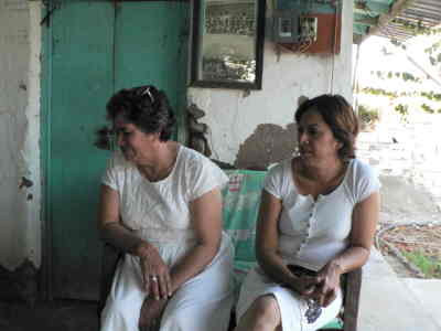 Hermana Chepa y su hija Olga de el Rodea, 80kms de Ensenada